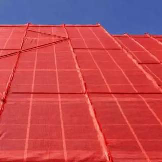 Filet d'&eacute;chafaudage pare-gravat rouge